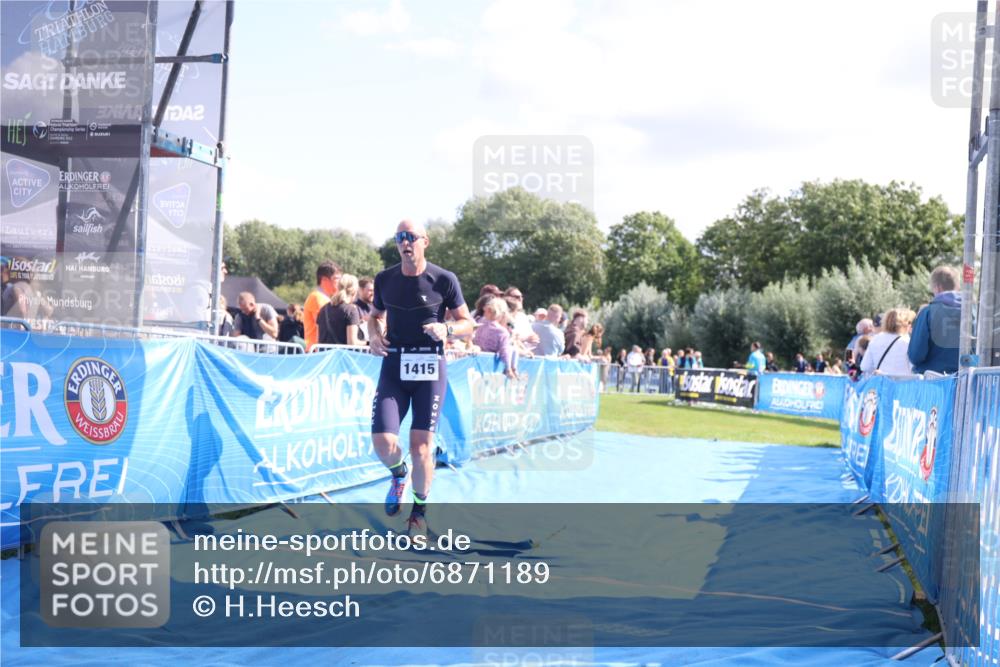 25.08.2024 - Elbe Triathlon Hamburg H.Heesch http://msf.ph/oto/6871189 25.08.2024 11:36:17 Ziel 530, 1415 meine-sportfotos.de