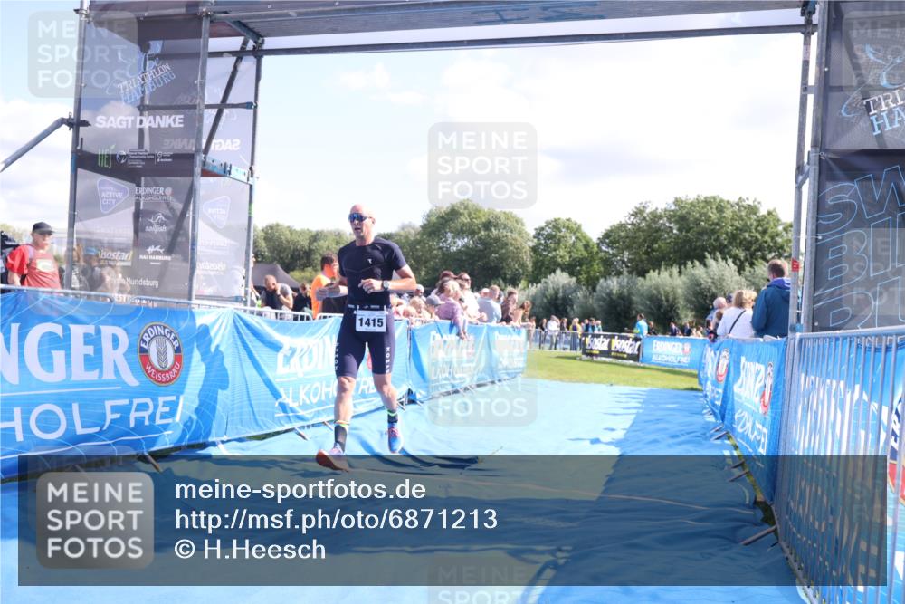 25.08.2024 - Elbe Triathlon Hamburg H.Heesch http://msf.ph/oto/6871213 25.08.2024 11:36:17 Ziel 530, 1415 meine-sportfotos.de