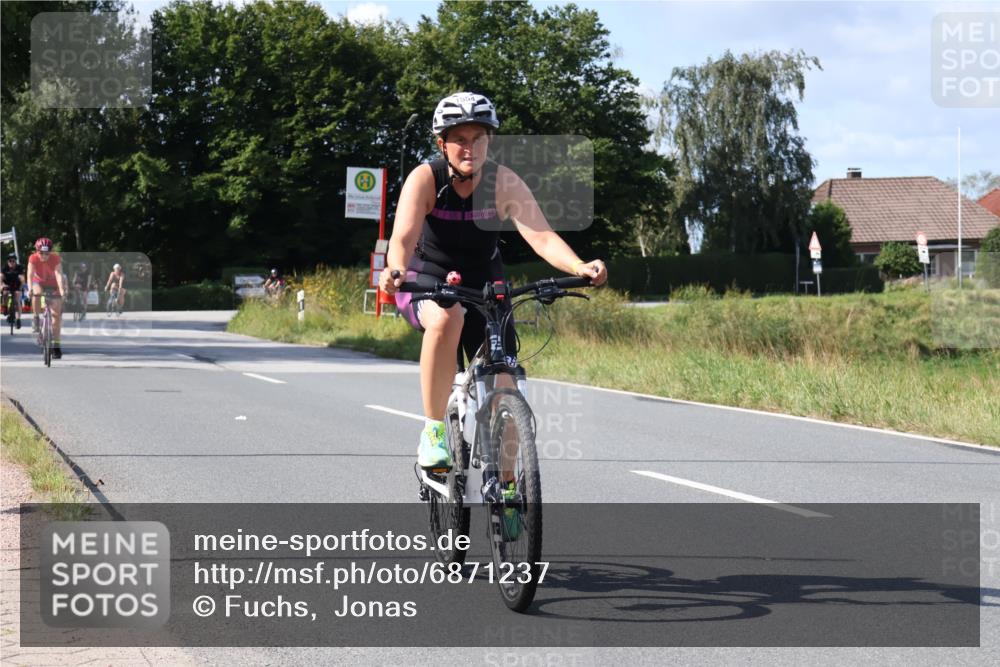 25.08.2024 - Elbe Triathlon Hamburg Fuchs,  Jonas http://msf.ph/oto/6871237 25.08.2024 11:12:43 Radfahren 1563, 1672, 1595, 1590, 1554, 1576, 1512 meine-sportfotos.de