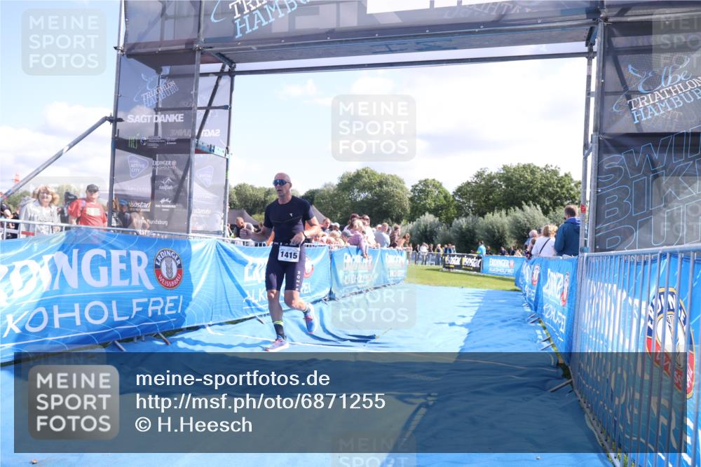 25.08.2024 - Elbe Triathlon Hamburg H.Heesch http://msf.ph/oto/6871255 25.08.2024 11:36:17 Ziel 530, 1415 meine-sportfotos.de