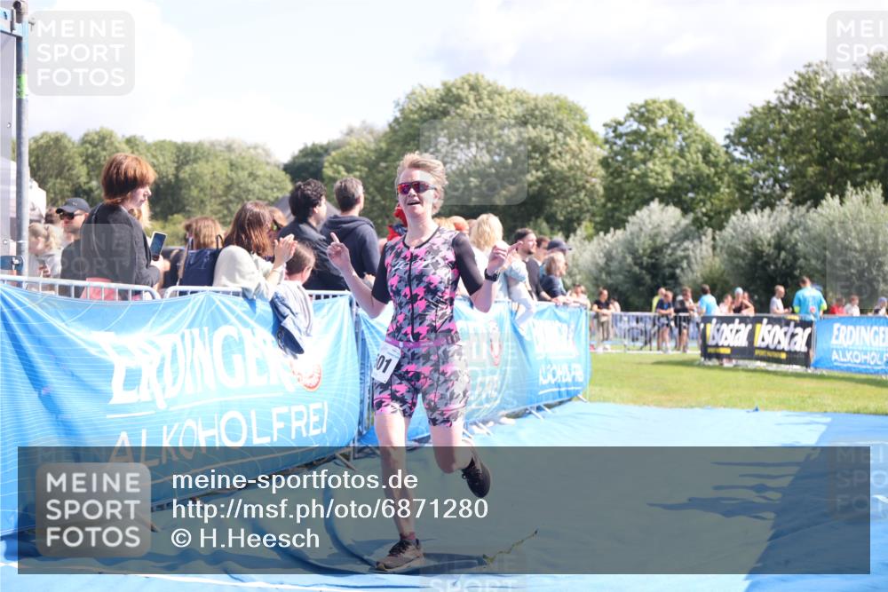 25.08.2024 - Elbe Triathlon Hamburg H.Heesch http://msf.ph/oto/6871280 25.08.2024 11:58:56 Ziel 543, 1501, 1591 meine-sportfotos.de