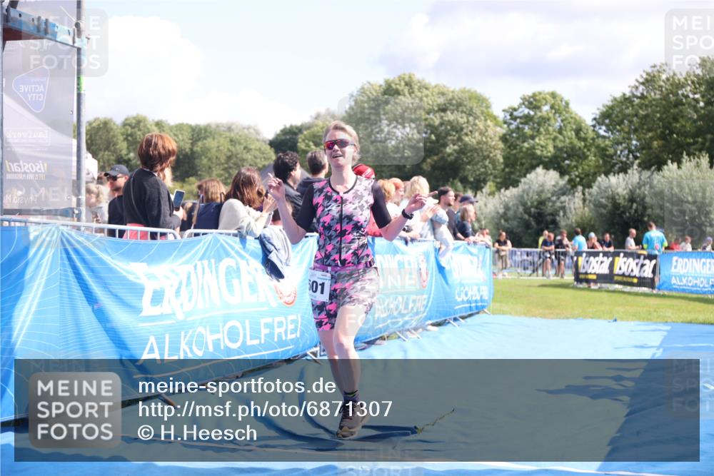 25.08.2024 - Elbe Triathlon Hamburg H.Heesch http://msf.ph/oto/6871307 25.08.2024 11:58:56 Ziel 543, 1501, 1591 meine-sportfotos.de