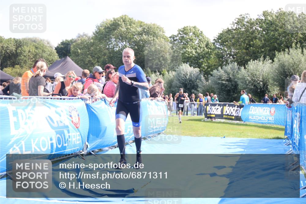 25.08.2024 - Elbe Triathlon Hamburg H.Heesch http://msf.ph/oto/6871311 25.08.2024 11:36:33 Ziel 423, 1430 meine-sportfotos.de