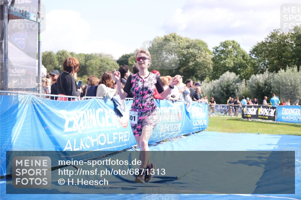 25.08.2024 - Elbe Triathlon Hamburg H.Heesch http://msf.ph/oto/6871313 25.08.2024 11:58:56 Ziel 543, 1501, 1591 meine-sportfotos.de