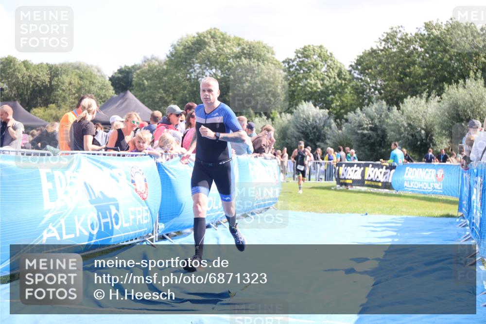 25.08.2024 - Elbe Triathlon Hamburg H.Heesch http://msf.ph/oto/6871323 25.08.2024 11:36:33 Ziel 423, 1430 meine-sportfotos.de