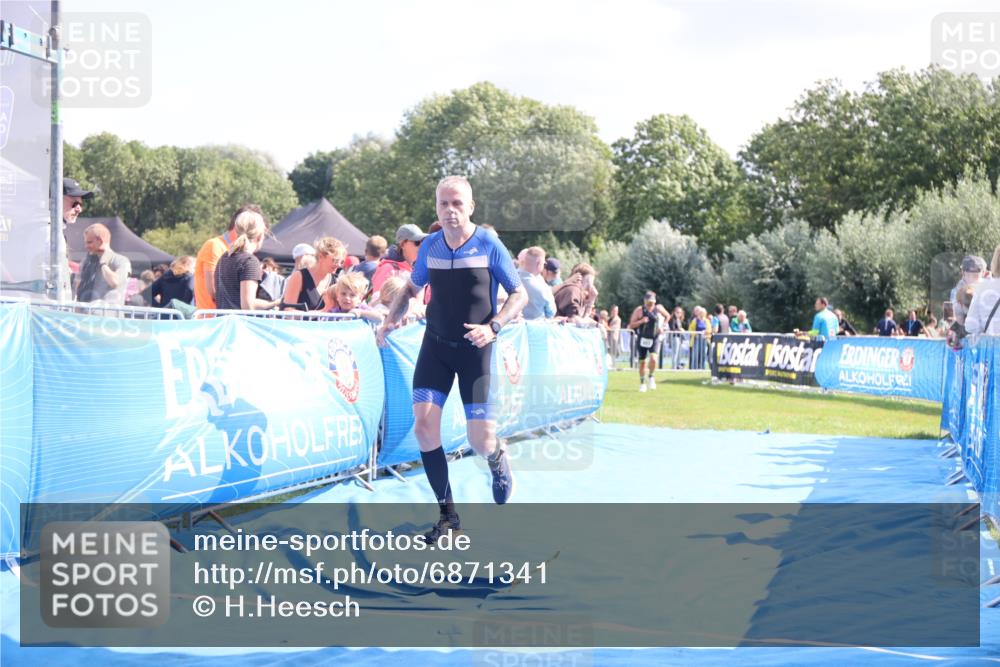 25.08.2024 - Elbe Triathlon Hamburg H.Heesch http://msf.ph/oto/6871341 25.08.2024 11:36:33 Ziel 423, 1430 meine-sportfotos.de