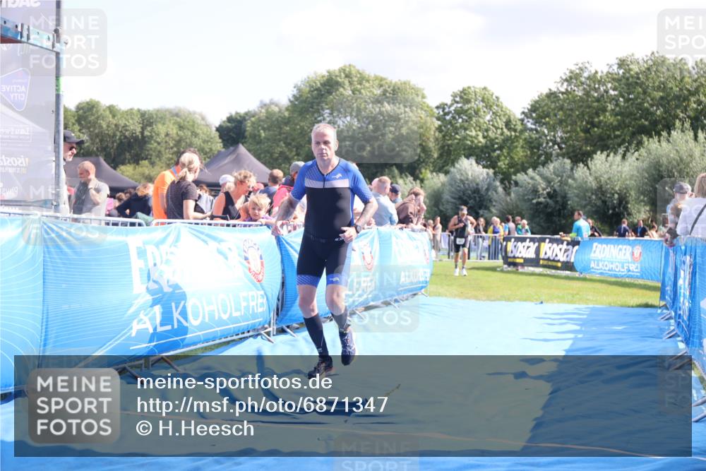 25.08.2024 - Elbe Triathlon Hamburg H.Heesch http://msf.ph/oto/6871347 25.08.2024 11:36:33 Ziel 423, 1430 meine-sportfotos.de
