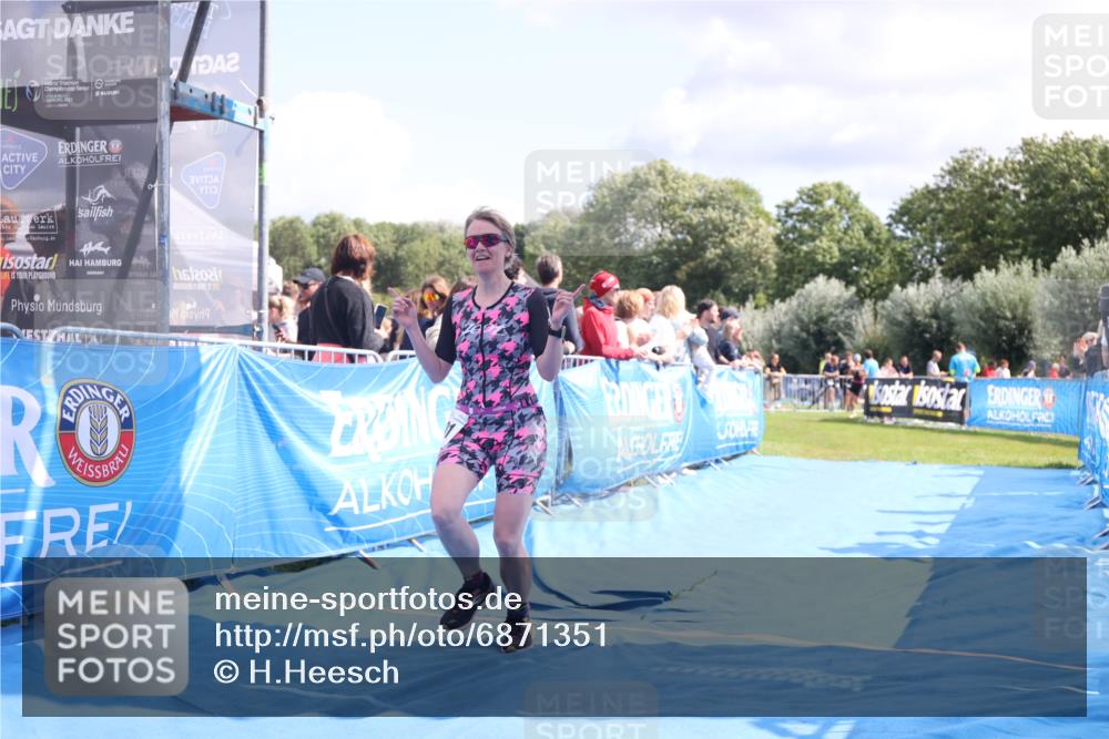 25.08.2024 - Elbe Triathlon Hamburg H.Heesch http://msf.ph/oto/6871351 25.08.2024 11:58:56 Ziel 543, 1501, 1591 meine-sportfotos.de