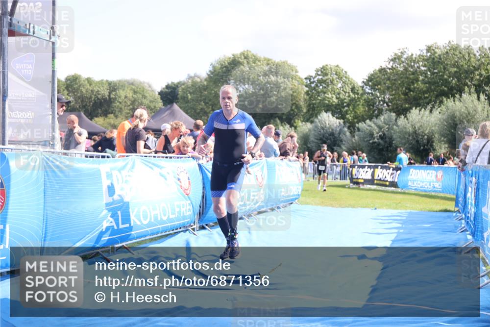 25.08.2024 - Elbe Triathlon Hamburg H.Heesch http://msf.ph/oto/6871356 25.08.2024 11:36:33 Ziel 423, 1430 meine-sportfotos.de