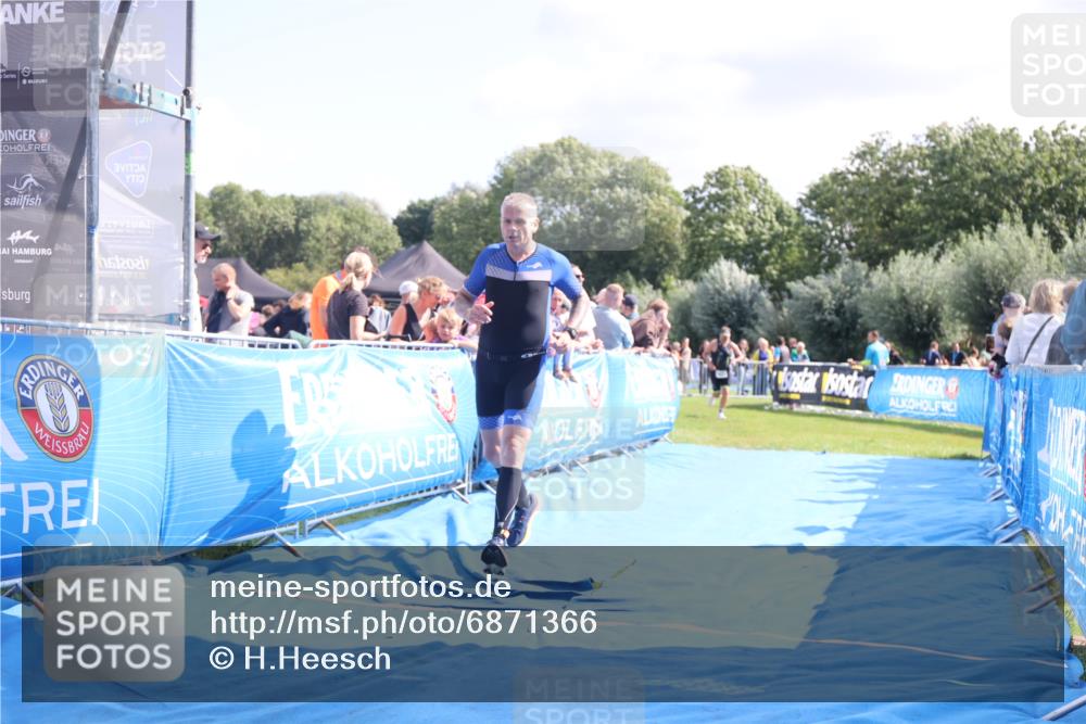 25.08.2024 - Elbe Triathlon Hamburg H.Heesch http://msf.ph/oto/6871366 25.08.2024 11:36:33 Ziel 423, 1430 meine-sportfotos.de