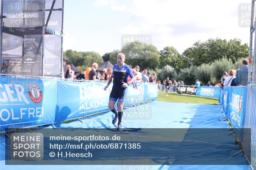 25.08.2024 - Elbe Triathlon Hamburg H.Heesch http://msf.ph/oto/6871385 25.08.2024 11:36:33 Ziel 423, 1430 meine-sportfotos.de