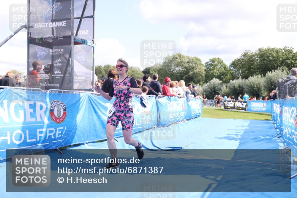 25.08.2024 - Elbe Triathlon Hamburg H.Heesch http://msf.ph/oto/6871387 25.08.2024 11:58:57 Ziel 1501, 1591 meine-sportfotos.de