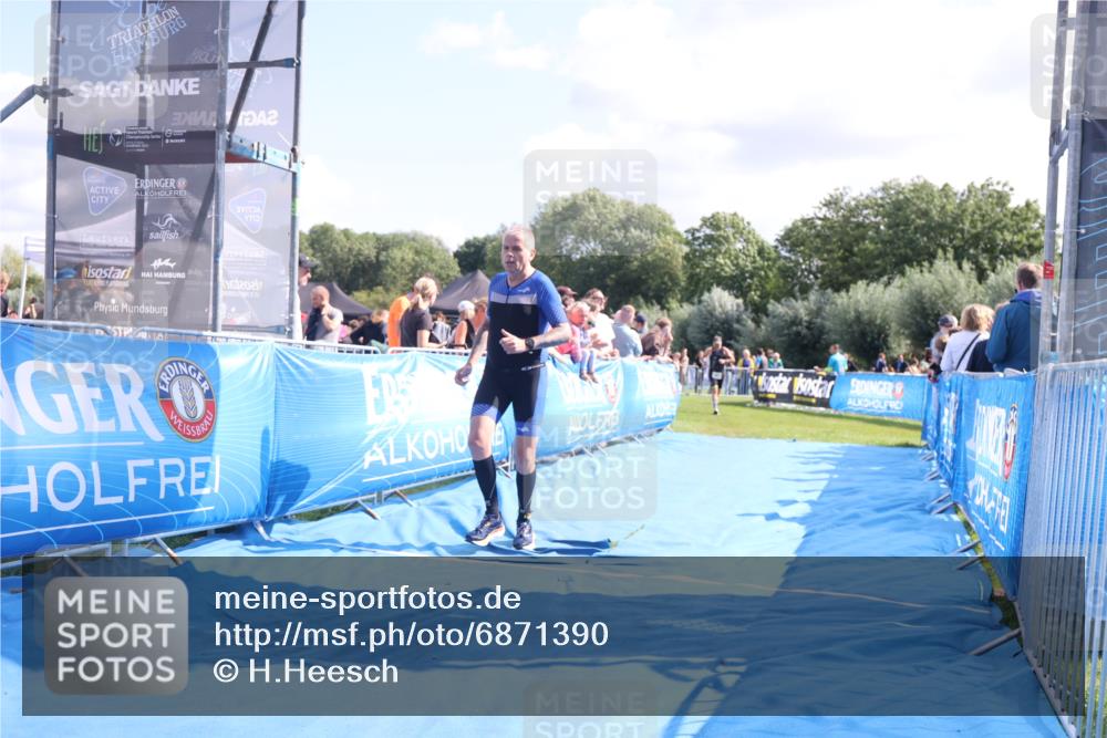 25.08.2024 - Elbe Triathlon Hamburg H.Heesch http://msf.ph/oto/6871390 25.08.2024 11:36:33 Ziel 423, 1430 meine-sportfotos.de