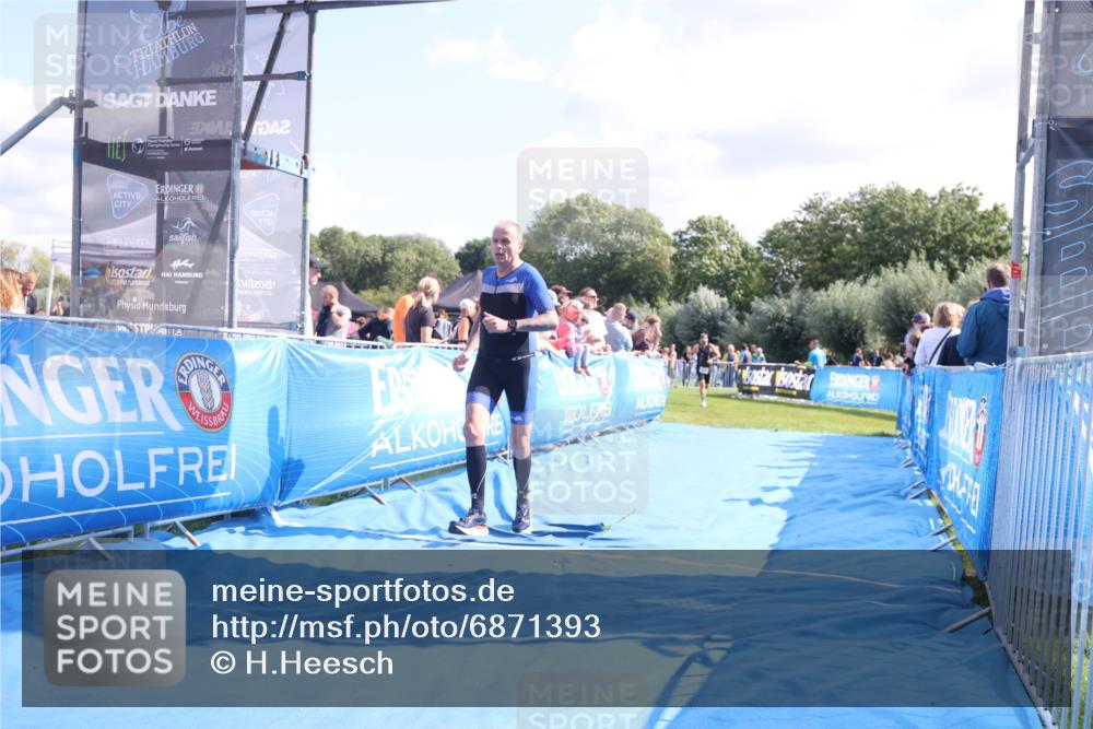 25.08.2024 - Elbe Triathlon Hamburg H.Heesch http://msf.ph/oto/6871393 25.08.2024 11:36:33 Ziel 423, 1430 meine-sportfotos.de