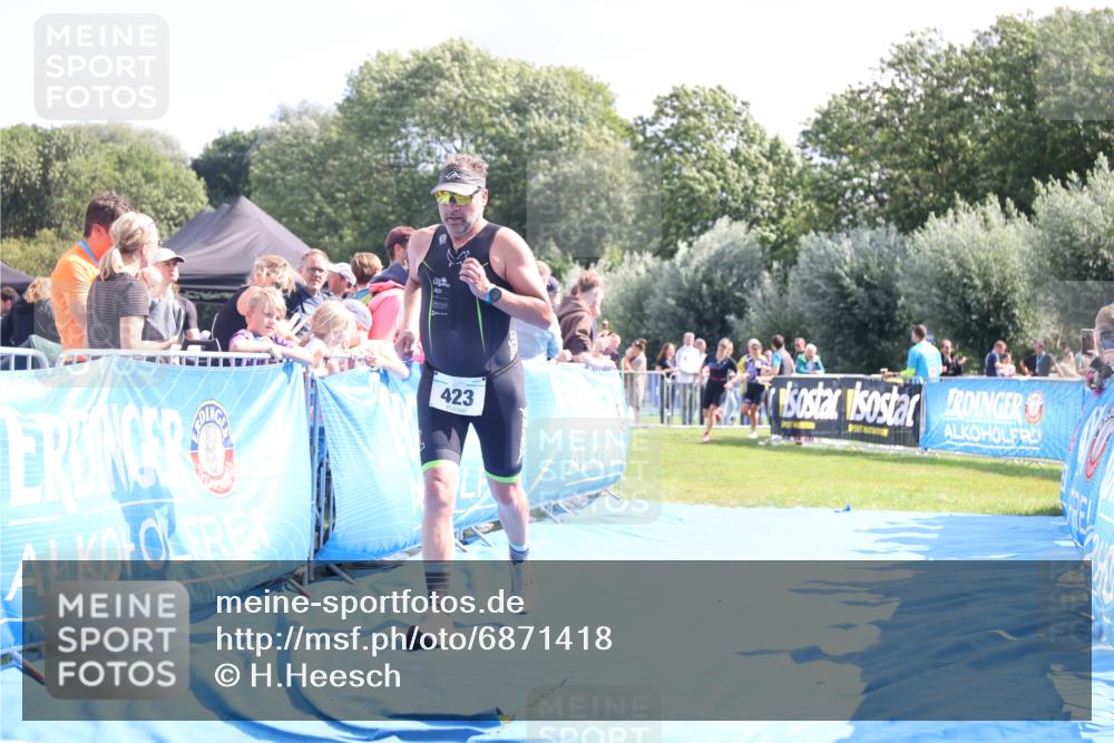 25.08.2024 - Elbe Triathlon Hamburg H.Heesch http://msf.ph/oto/6871418 25.08.2024 11:36:38 Ziel 423, 498, 1430 meine-sportfotos.de
