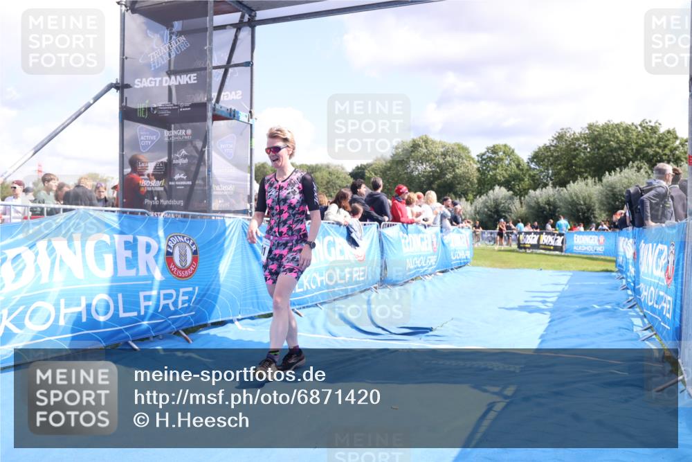 25.08.2024 - Elbe Triathlon Hamburg H.Heesch http://msf.ph/oto/6871420 25.08.2024 11:58:57 Ziel 1501, 1591 meine-sportfotos.de