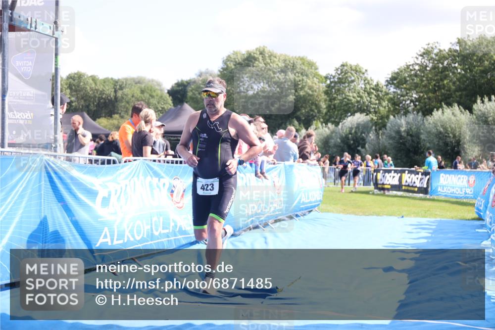 25.08.2024 - Elbe Triathlon Hamburg H.Heesch http://msf.ph/oto/6871485 25.08.2024 11:36:39 Ziel 423, 498, 1430 meine-sportfotos.de
