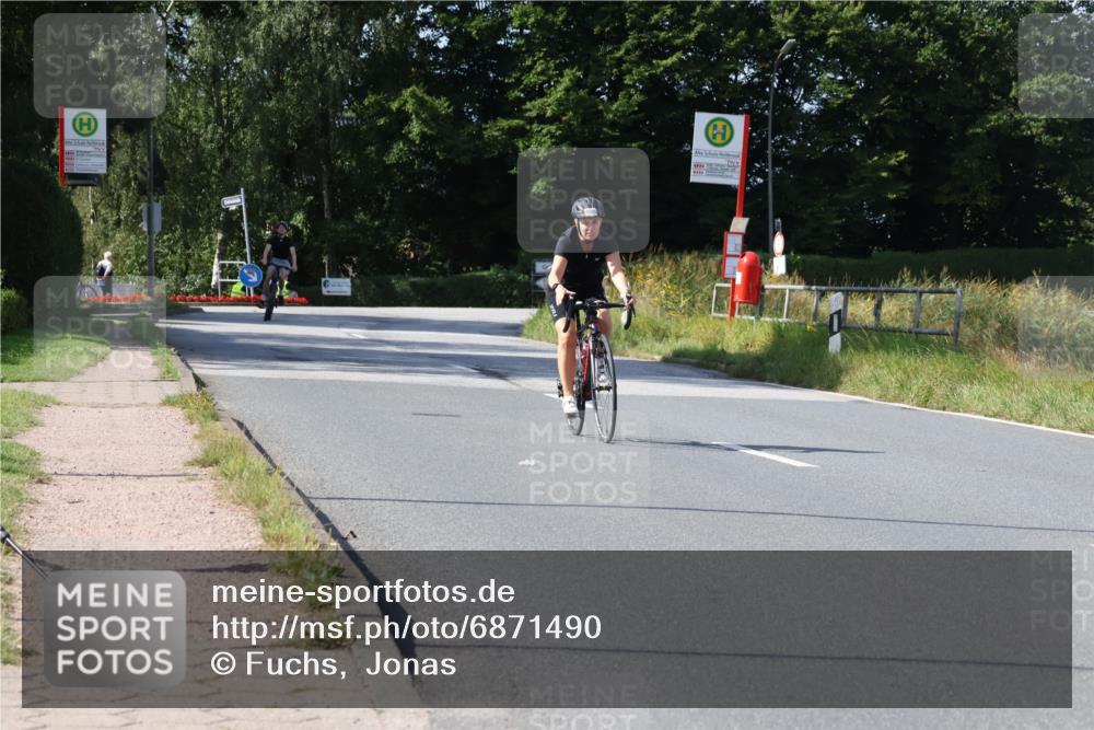 25.08.2024 - Elbe Triathlon Hamburg Fuchs,  Jonas http://msf.ph/oto/6871490 25.08.2024 11:13:22 Radfahren 1545, 1585 meine-sportfotos.de