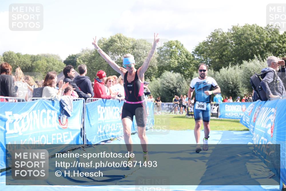 25.08.2024 - Elbe Triathlon Hamburg H.Heesch http://msf.ph/oto/6871493 25.08.2024 11:59:06 Ziel 306, 478, 1572 meine-sportfotos.de