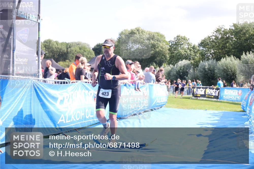 25.08.2024 - Elbe Triathlon Hamburg H.Heesch http://msf.ph/oto/6871498 25.08.2024 11:36:39 Ziel 423, 498, 1430 meine-sportfotos.de
