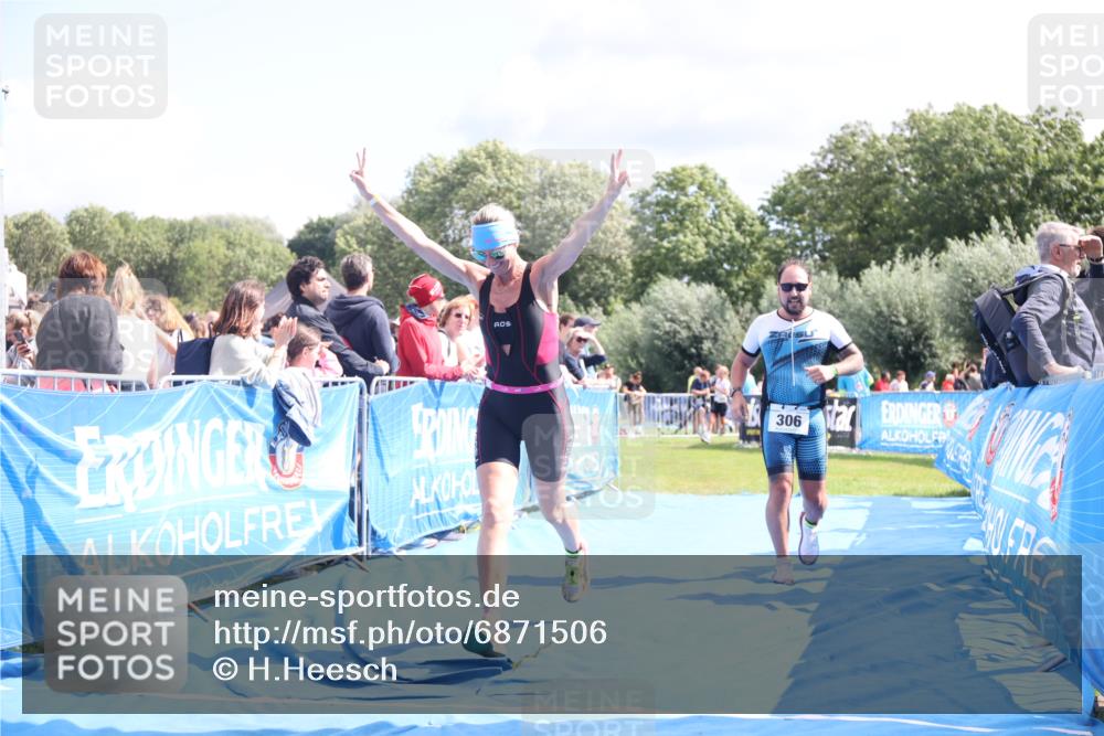 25.08.2024 - Elbe Triathlon Hamburg H.Heesch http://msf.ph/oto/6871506 25.08.2024 11:59:06 Ziel 306, 478, 1572 meine-sportfotos.de