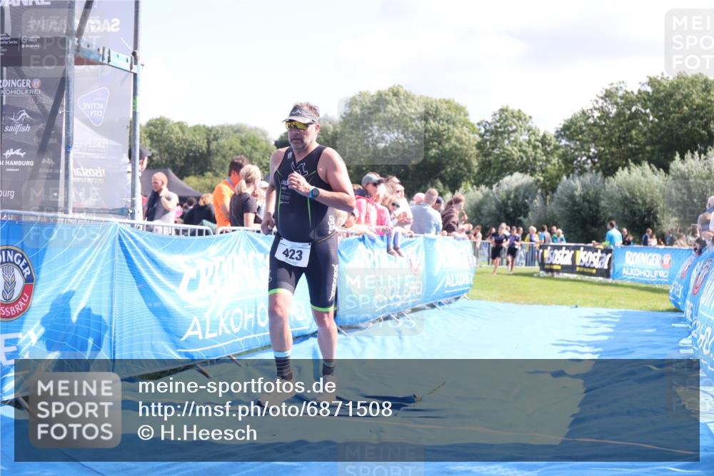 25.08.2024 - Elbe Triathlon Hamburg H.Heesch http://msf.ph/oto/6871508 25.08.2024 11:36:39 Ziel 423, 498, 1430 meine-sportfotos.de