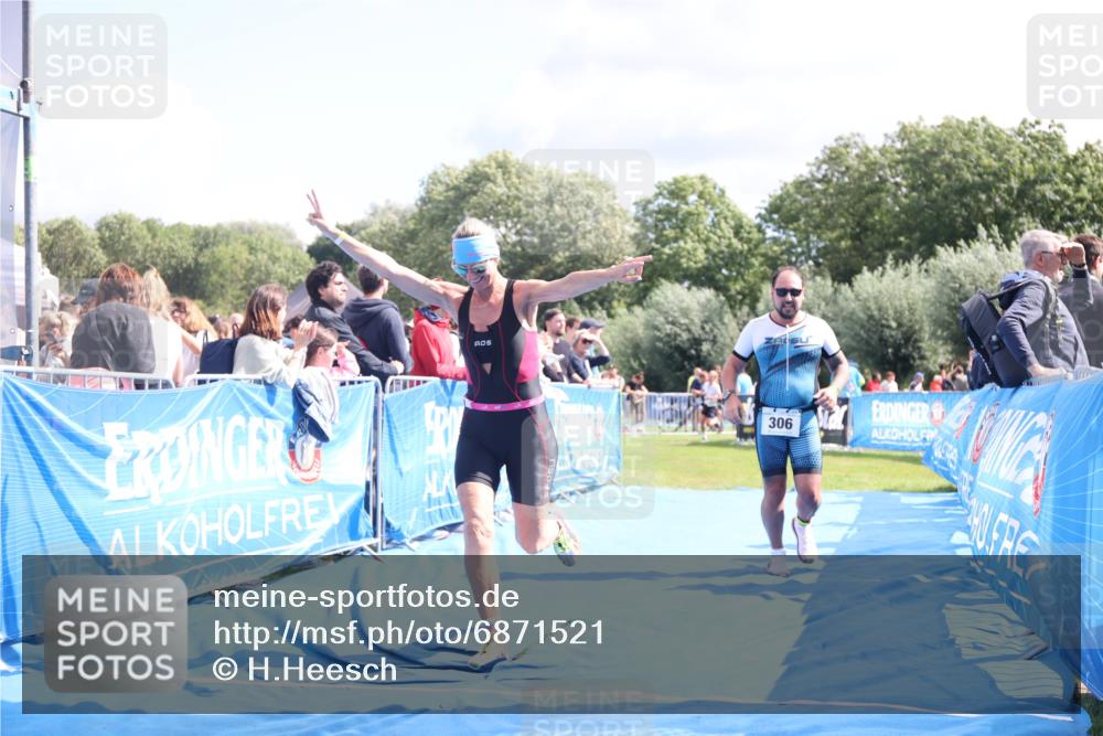 25.08.2024 - Elbe Triathlon Hamburg H.Heesch http://msf.ph/oto/6871521 25.08.2024 11:59:06 Ziel 306, 478, 1572 meine-sportfotos.de