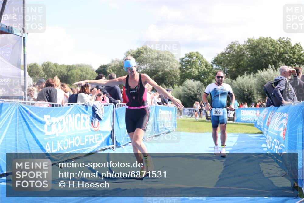 25.08.2024 - Elbe Triathlon Hamburg H.Heesch http://msf.ph/oto/6871531 25.08.2024 11:59:06 Ziel 306, 478, 1572 meine-sportfotos.de
