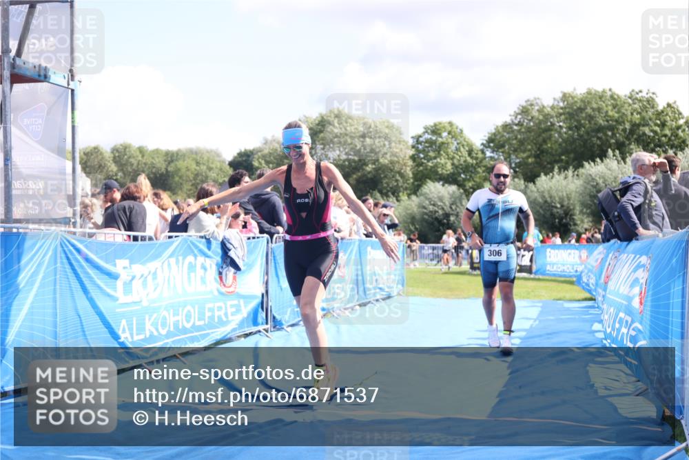 25.08.2024 - Elbe Triathlon Hamburg H.Heesch http://msf.ph/oto/6871537 25.08.2024 11:59:06 Ziel 306, 478, 1572 meine-sportfotos.de