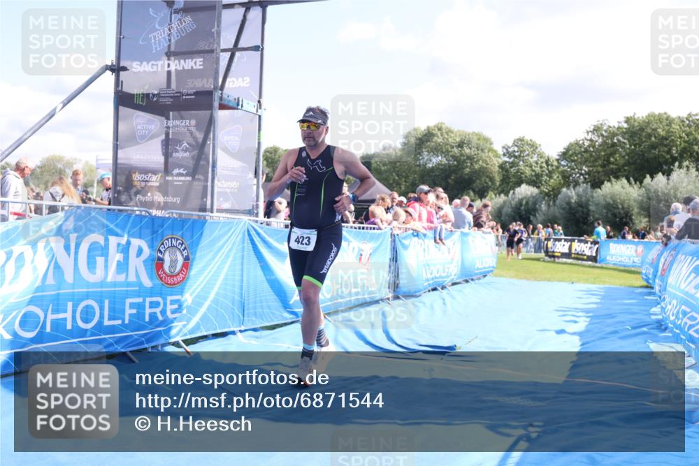 25.08.2024 - Elbe Triathlon Hamburg H.Heesch http://msf.ph/oto/6871544 25.08.2024 11:36:39 Ziel 423, 498, 1430 meine-sportfotos.de
