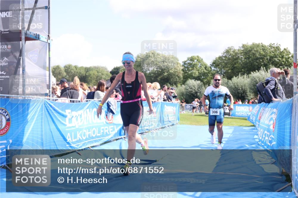 25.08.2024 - Elbe Triathlon Hamburg H.Heesch http://msf.ph/oto/6871552 25.08.2024 11:59:06 Ziel 306, 478, 1572 meine-sportfotos.de