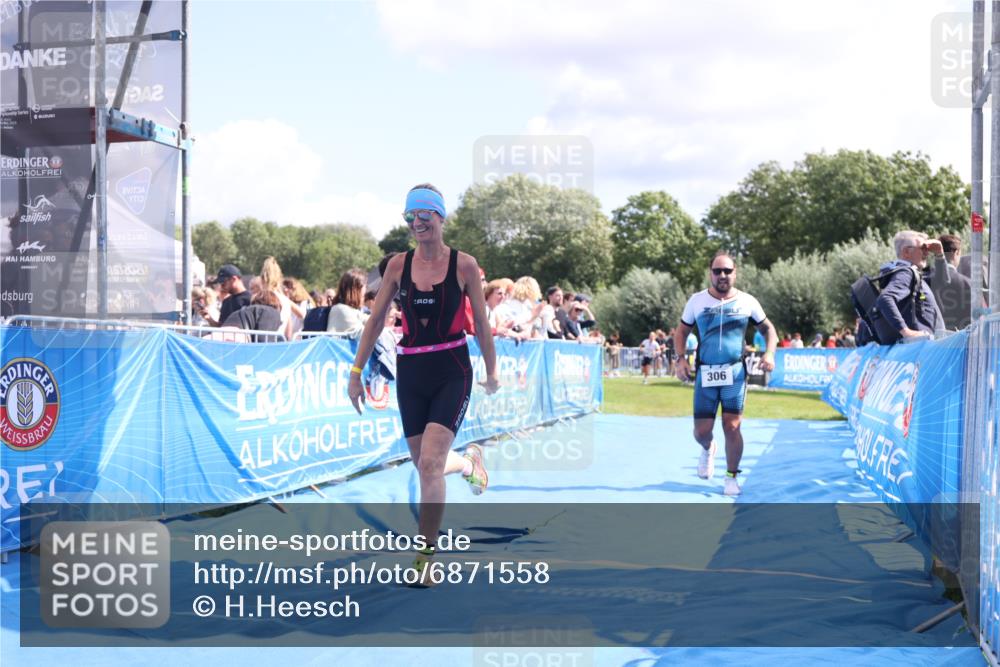 25.08.2024 - Elbe Triathlon Hamburg H.Heesch http://msf.ph/oto/6871558 25.08.2024 11:59:06 Ziel 306, 478, 1572 meine-sportfotos.de
