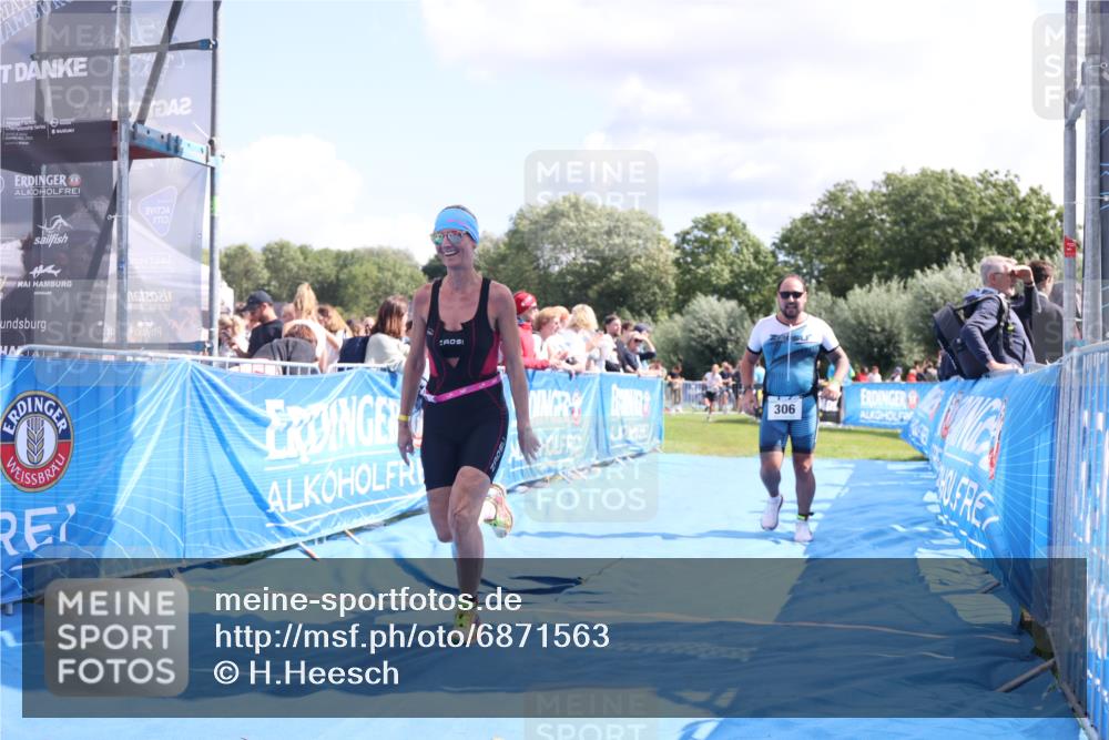 25.08.2024 - Elbe Triathlon Hamburg H.Heesch http://msf.ph/oto/6871563 25.08.2024 11:59:06 Ziel 306, 478, 1572 meine-sportfotos.de