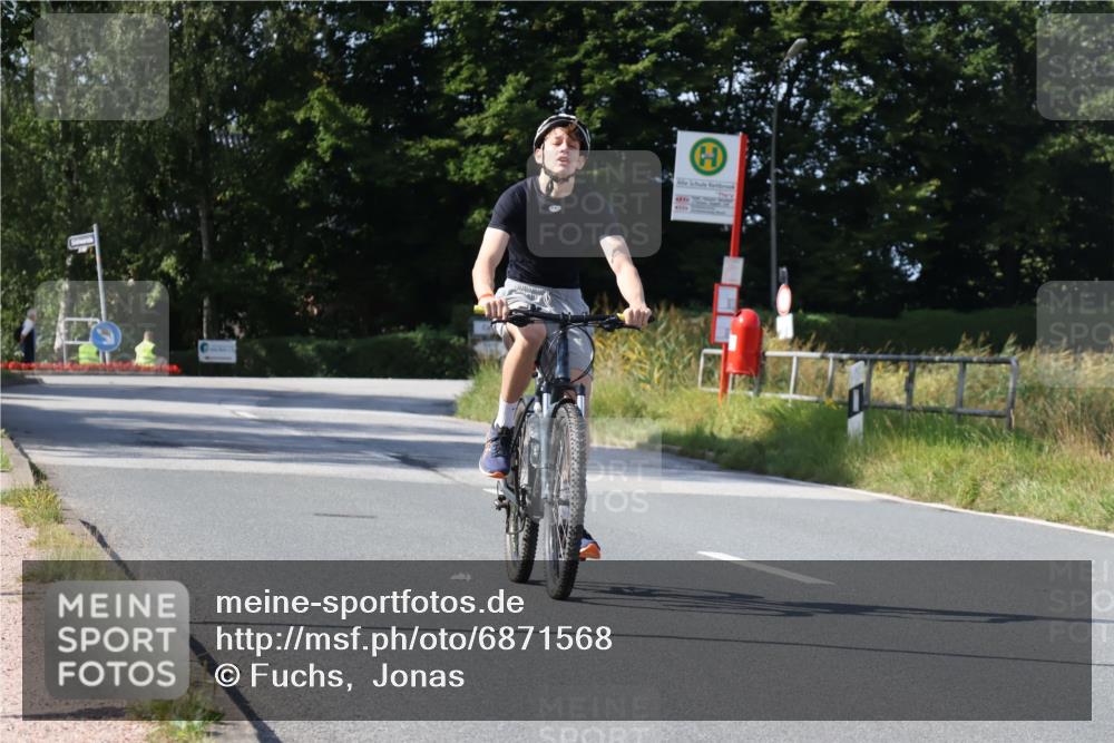 25.08.2024 - Elbe Triathlon Hamburg Fuchs,  Jonas http://msf.ph/oto/6871568 25.08.2024 11:13:30 Radfahren 1585, 1604 meine-sportfotos.de