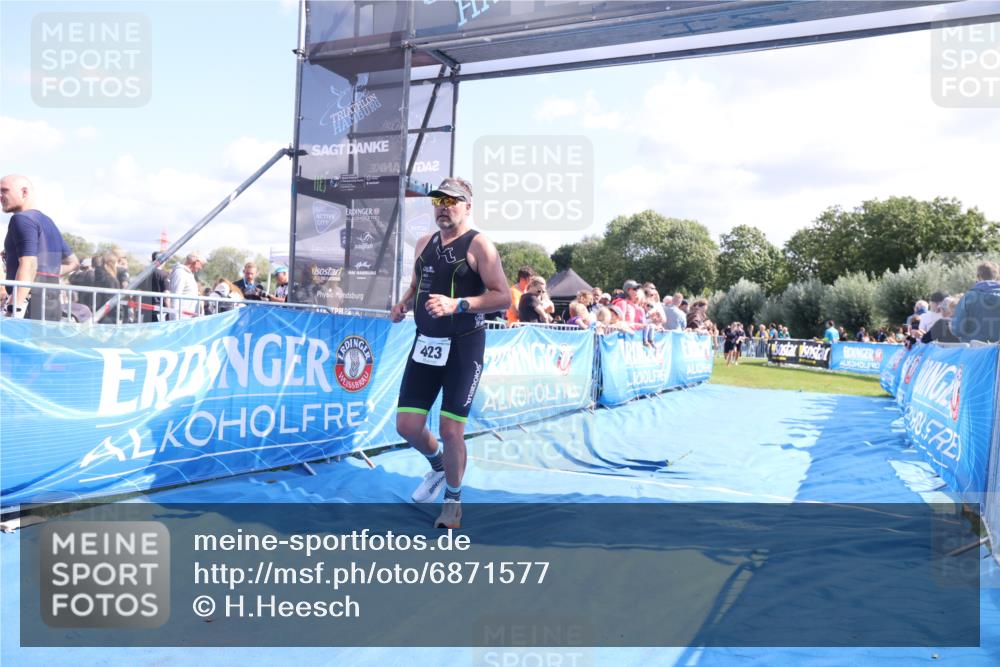 25.08.2024 - Elbe Triathlon Hamburg H.Heesch http://msf.ph/oto/6871577 25.08.2024 11:36:39 Ziel 423, 498, 1430 meine-sportfotos.de