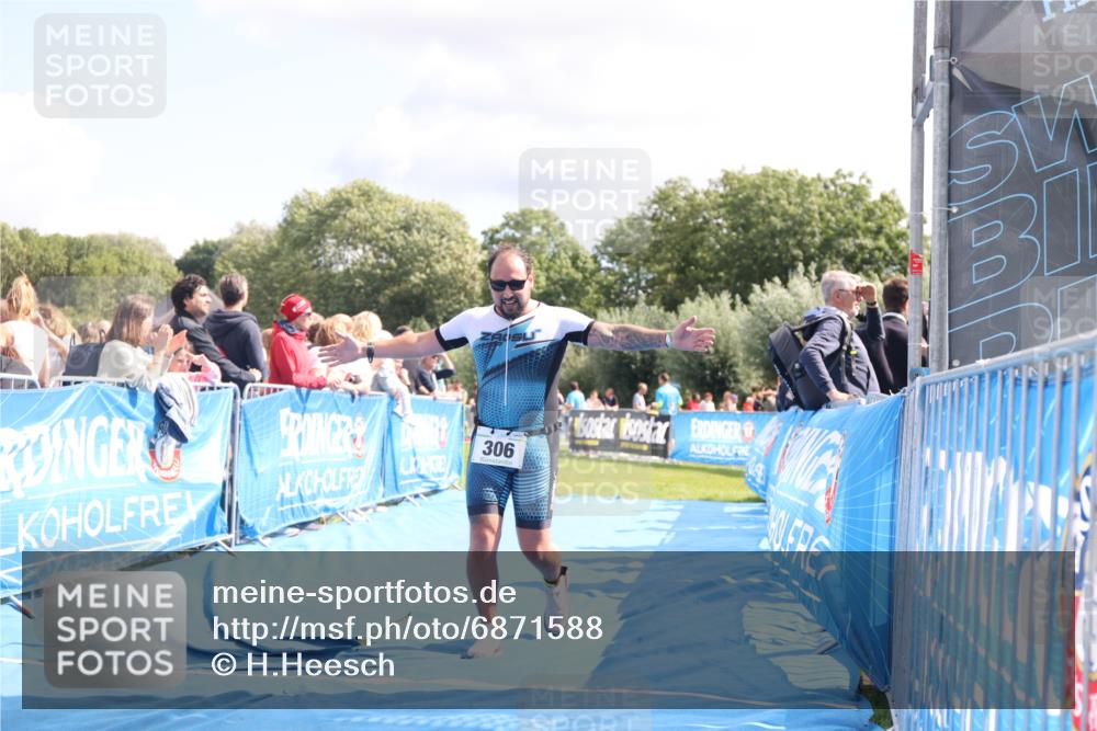 25.08.2024 - Elbe Triathlon Hamburg H.Heesch http://msf.ph/oto/6871588 25.08.2024 11:59:07 Ziel 306, 478, 1572 meine-sportfotos.de