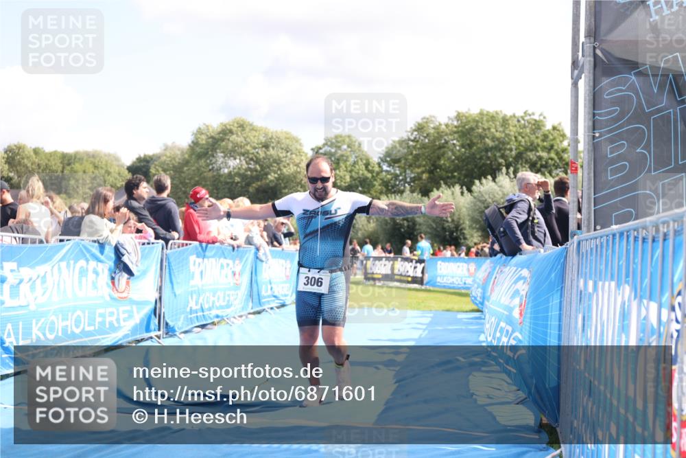 25.08.2024 - Elbe Triathlon Hamburg H.Heesch http://msf.ph/oto/6871601 25.08.2024 11:59:07 Ziel 306, 478, 1572 meine-sportfotos.de