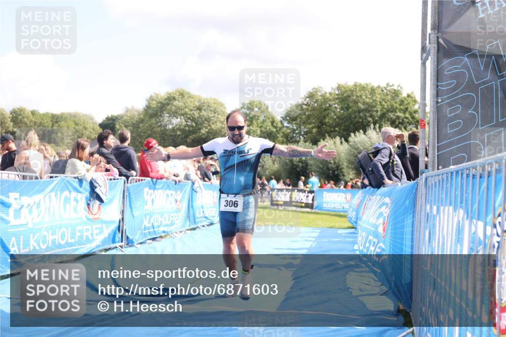 25.08.2024 - Elbe Triathlon Hamburg H.Heesch http://msf.ph/oto/6871603 25.08.2024 11:59:07 Ziel 306, 478, 1572 meine-sportfotos.de