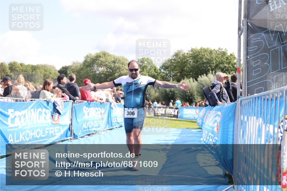 25.08.2024 - Elbe Triathlon Hamburg H.Heesch http://msf.ph/oto/6871609 25.08.2024 11:59:07 Ziel 306, 478, 1572 meine-sportfotos.de