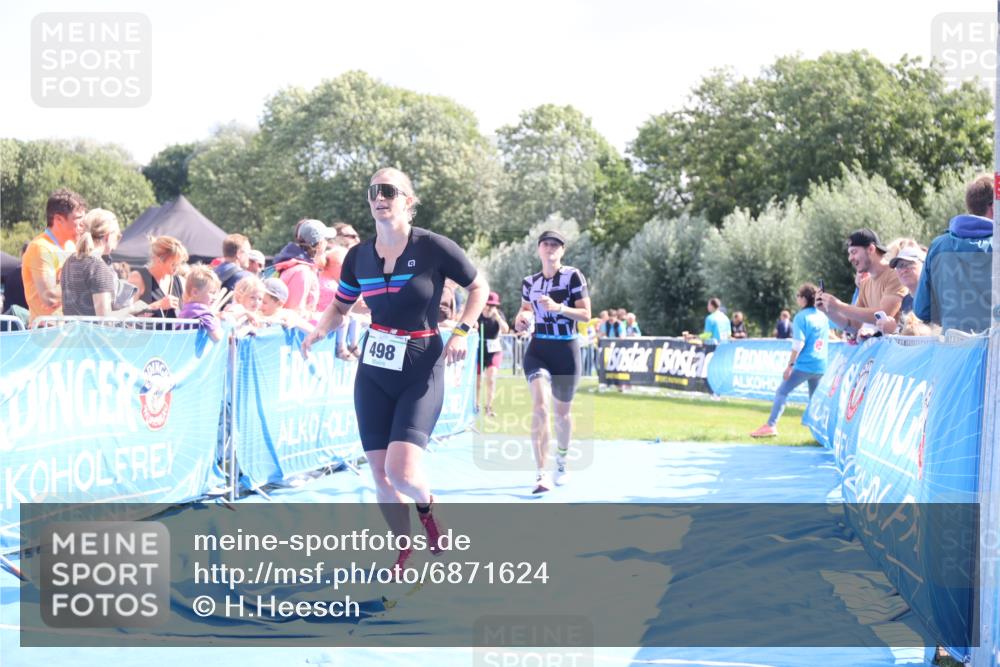 25.08.2024 - Elbe Triathlon Hamburg H.Heesch http://msf.ph/oto/6871624 25.08.2024 11:36:45 Ziel 423, 479, 498 meine-sportfotos.de