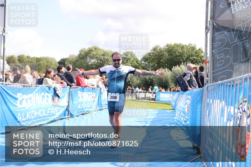 25.08.2024 - Elbe Triathlon Hamburg H.Heesch http://msf.ph/oto/6871625 25.08.2024 11:59:08 Ziel 306, 478, 1552, 1572 meine-sportfotos.de