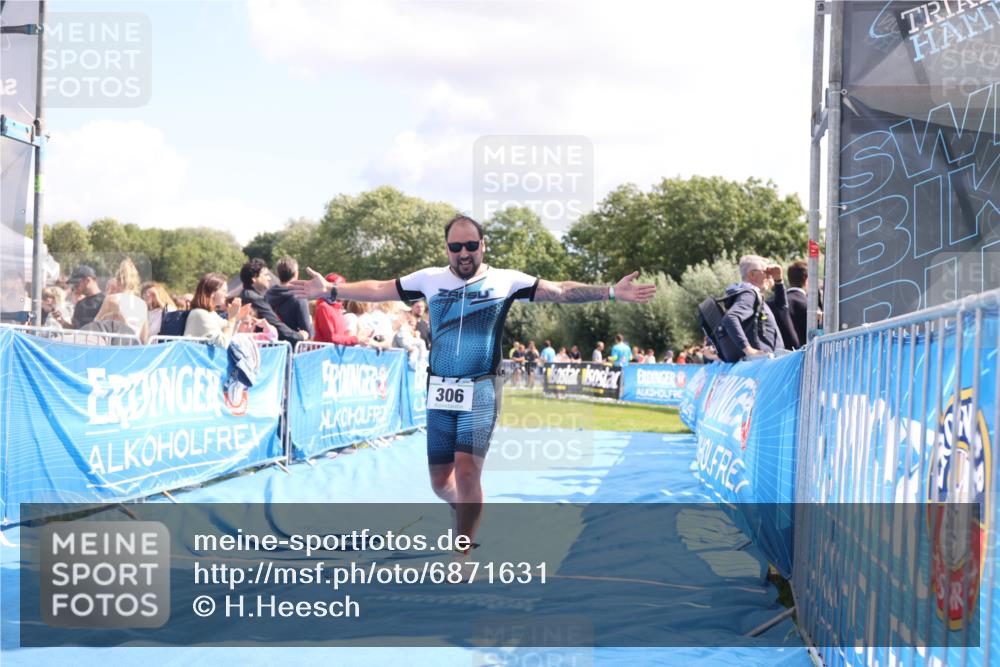 25.08.2024 - Elbe Triathlon Hamburg H.Heesch http://msf.ph/oto/6871631 25.08.2024 11:59:08 Ziel 306, 478, 1552, 1572 meine-sportfotos.de