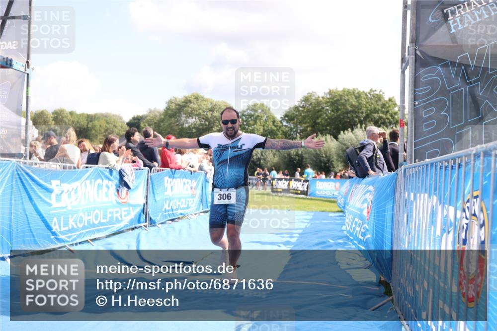 25.08.2024 - Elbe Triathlon Hamburg H.Heesch http://msf.ph/oto/6871636 25.08.2024 11:59:08 Ziel 306, 478, 1552, 1572 meine-sportfotos.de