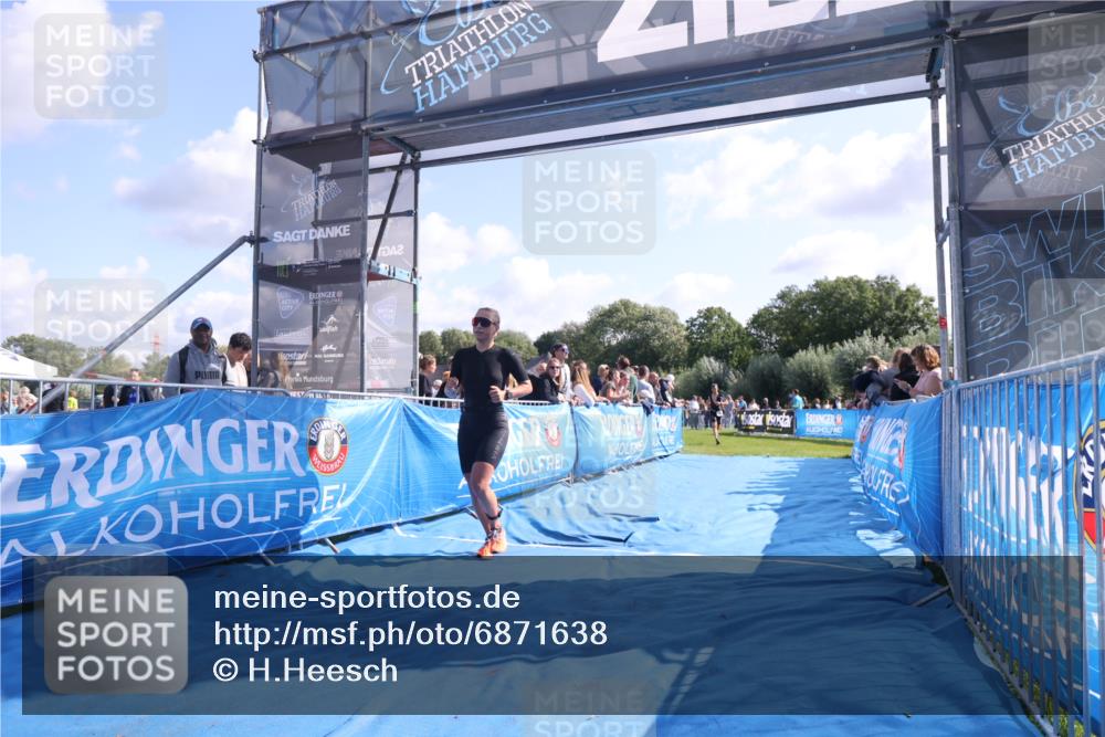 25.08.2024 - Elbe Triathlon Hamburg H.Heesch http://msf.ph/oto/6871638 25.08.2024 11:09:39 Ziel 419, 469 meine-sportfotos.de
