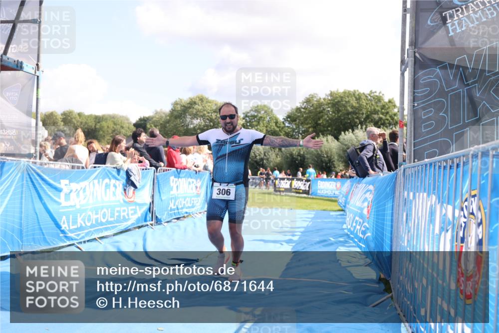 25.08.2024 - Elbe Triathlon Hamburg H.Heesch http://msf.ph/oto/6871644 25.08.2024 11:59:08 Ziel 306, 478, 1552, 1572 meine-sportfotos.de