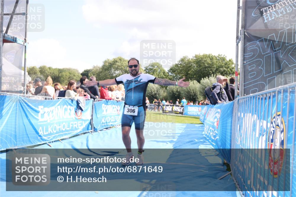 25.08.2024 - Elbe Triathlon Hamburg H.Heesch http://msf.ph/oto/6871649 25.08.2024 11:59:08 Ziel 306, 478, 1552, 1572 meine-sportfotos.de
