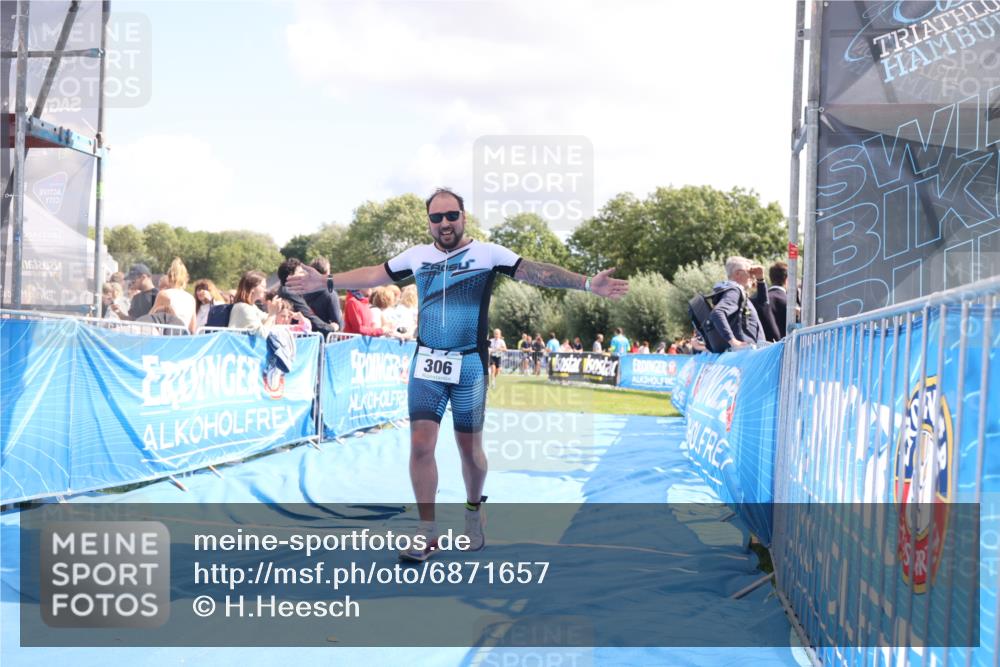 25.08.2024 - Elbe Triathlon Hamburg H.Heesch http://msf.ph/oto/6871657 25.08.2024 11:59:08 Ziel 306, 478, 1552, 1572 meine-sportfotos.de