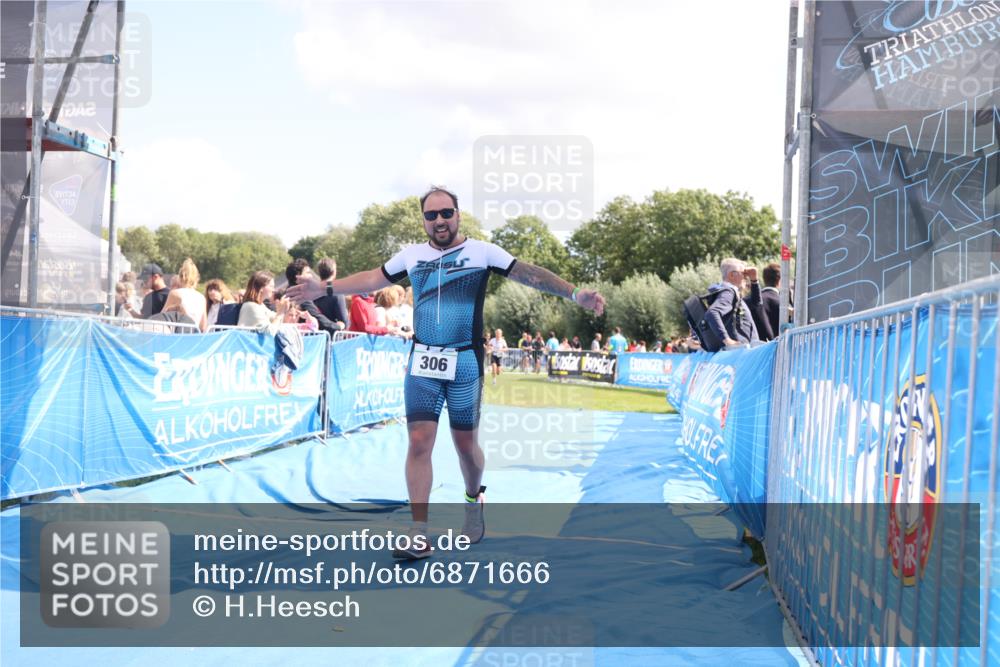 25.08.2024 - Elbe Triathlon Hamburg H.Heesch http://msf.ph/oto/6871666 25.08.2024 11:59:08 Ziel 306, 478, 1552, 1572 meine-sportfotos.de