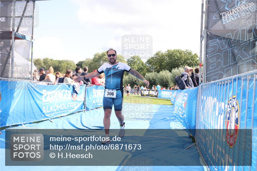 25.08.2024 - Elbe Triathlon Hamburg H.Heesch http://msf.ph/oto/6871673 25.08.2024 11:59:08 Ziel 306, 478, 1552, 1572 meine-sportfotos.de