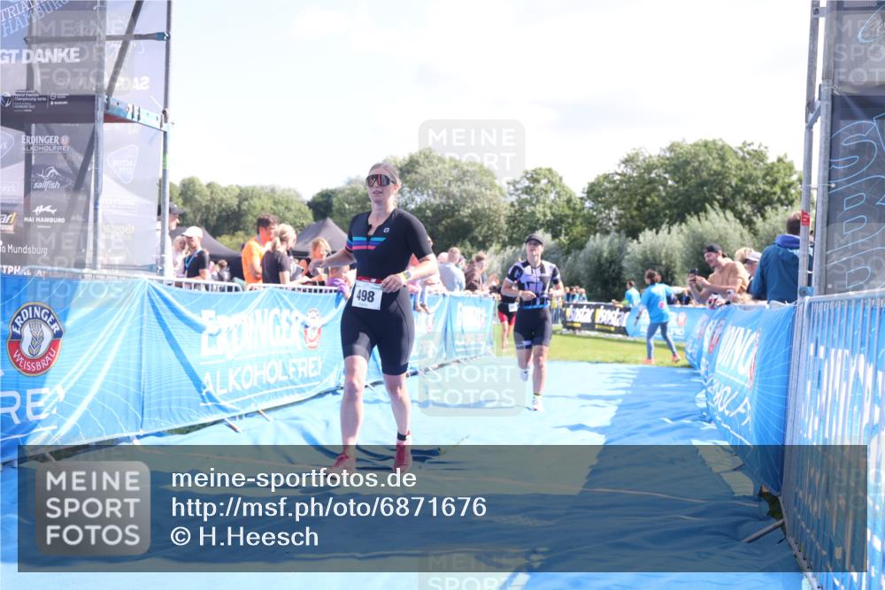 25.08.2024 - Elbe Triathlon Hamburg H.Heesch http://msf.ph/oto/6871676 25.08.2024 11:36:46 Ziel 423, 479, 498 meine-sportfotos.de